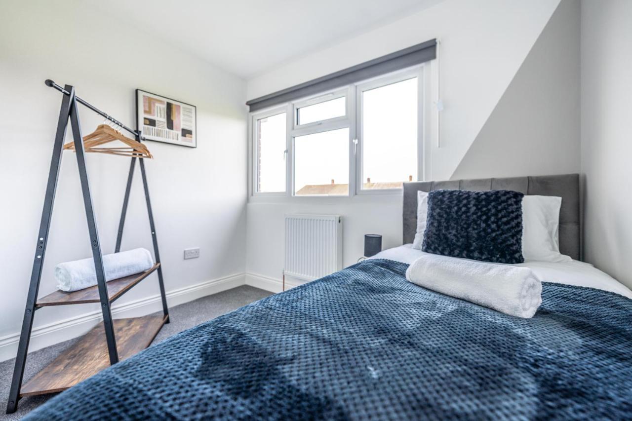 Contractor Accommodation Near Heathrow, Windsor Minutes From M4 Slough Exterior photo