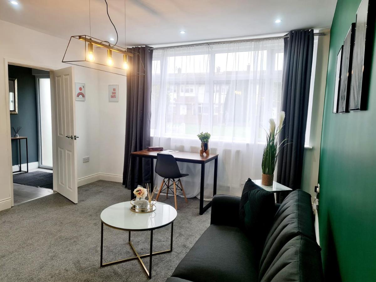 Contractor Accommodation Near Heathrow, Windsor Minutes From M4 Slough Exterior photo
